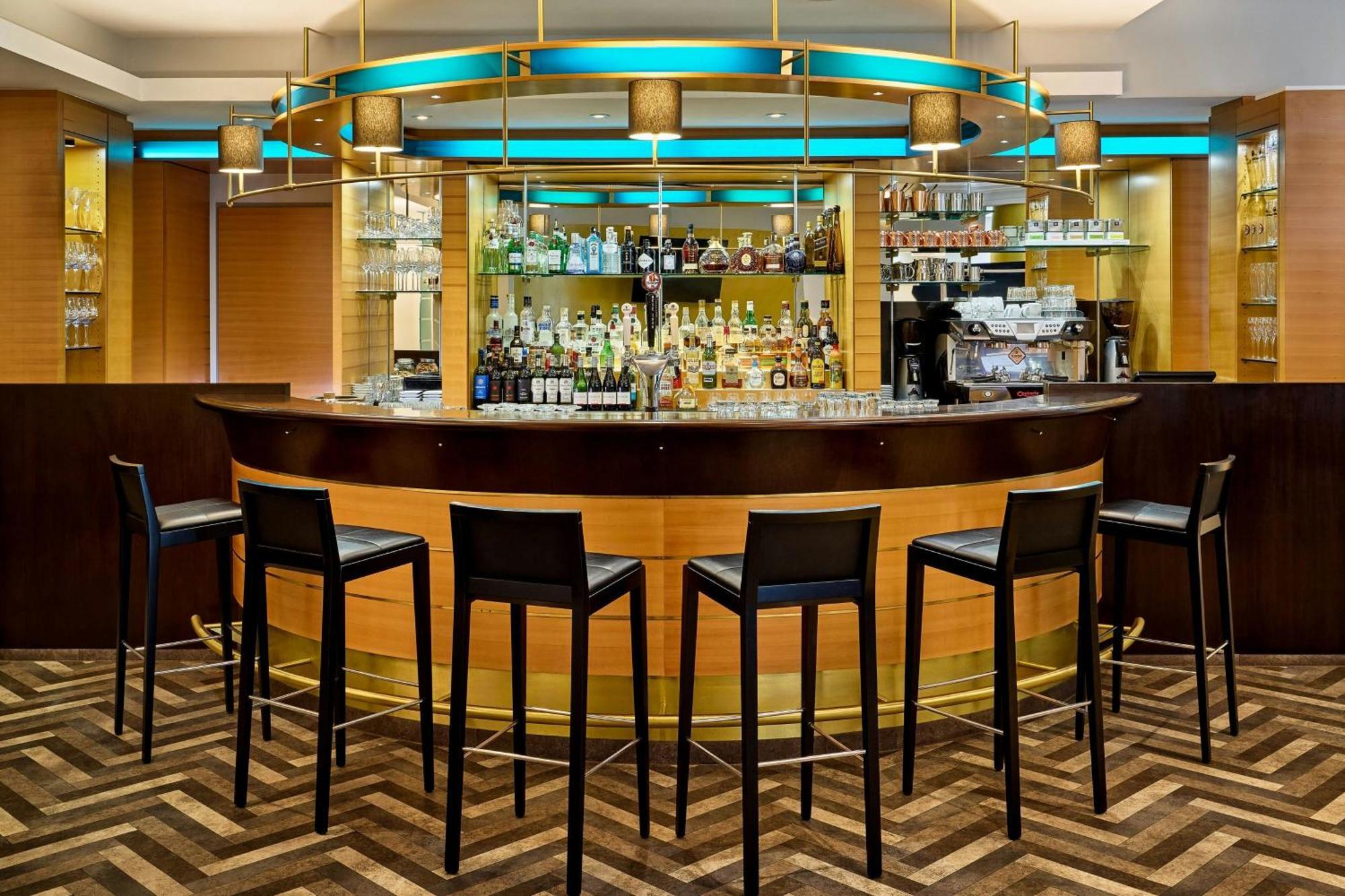 Hotel Sheraton Airport 4*