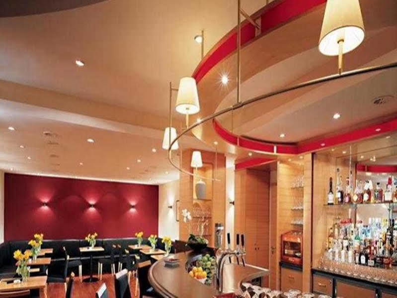 Sheraton Airport Hotel 4*